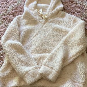 Cream coloured Sherpa, size medium in women’s